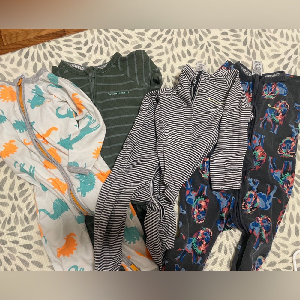 Bonds Wondersuits x8 size 12-18 months (7 long sleeve, 1 short sleeve)